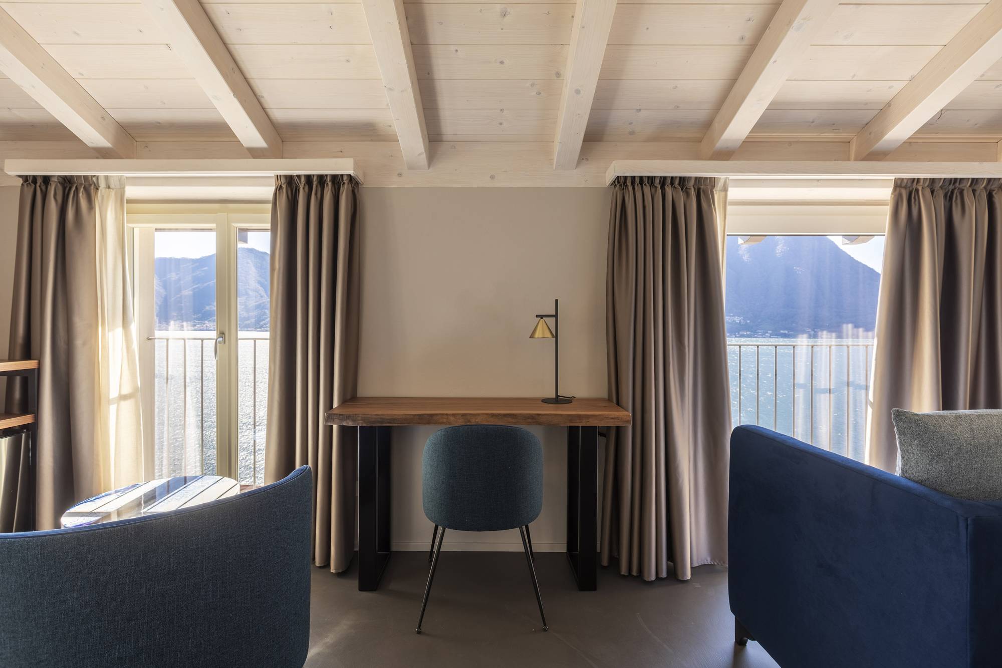 villa-clementina-resinnova-provincia-di-como-pavimenti-rivestimenti-calce-naturale-microcemento-naturale-resine-metalliche-calceterra-pastellone-monolak-finitura-dead-flat-(8)