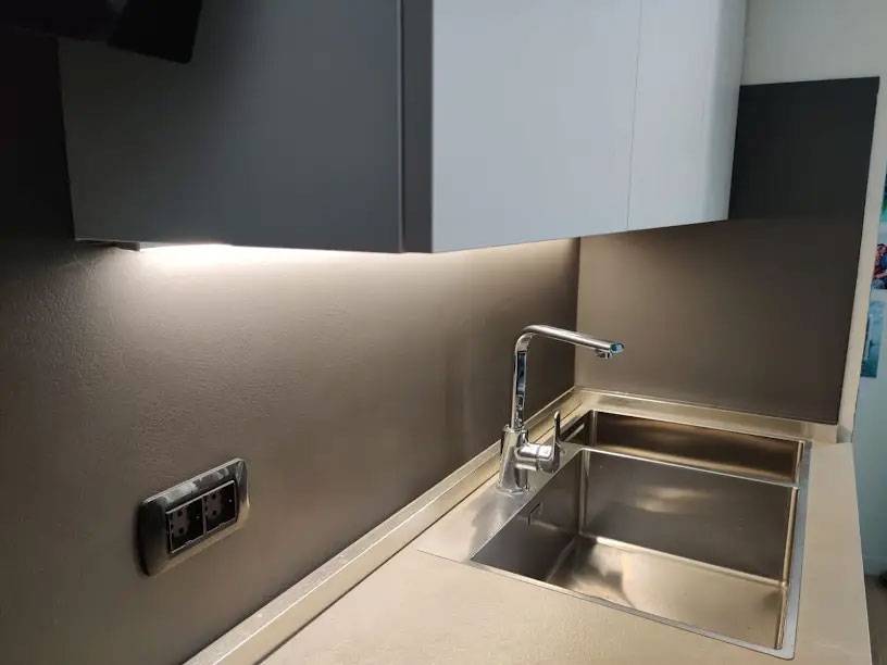 resinnova-pavimenti-rivestimenti-resina-appartamento-giulia-como