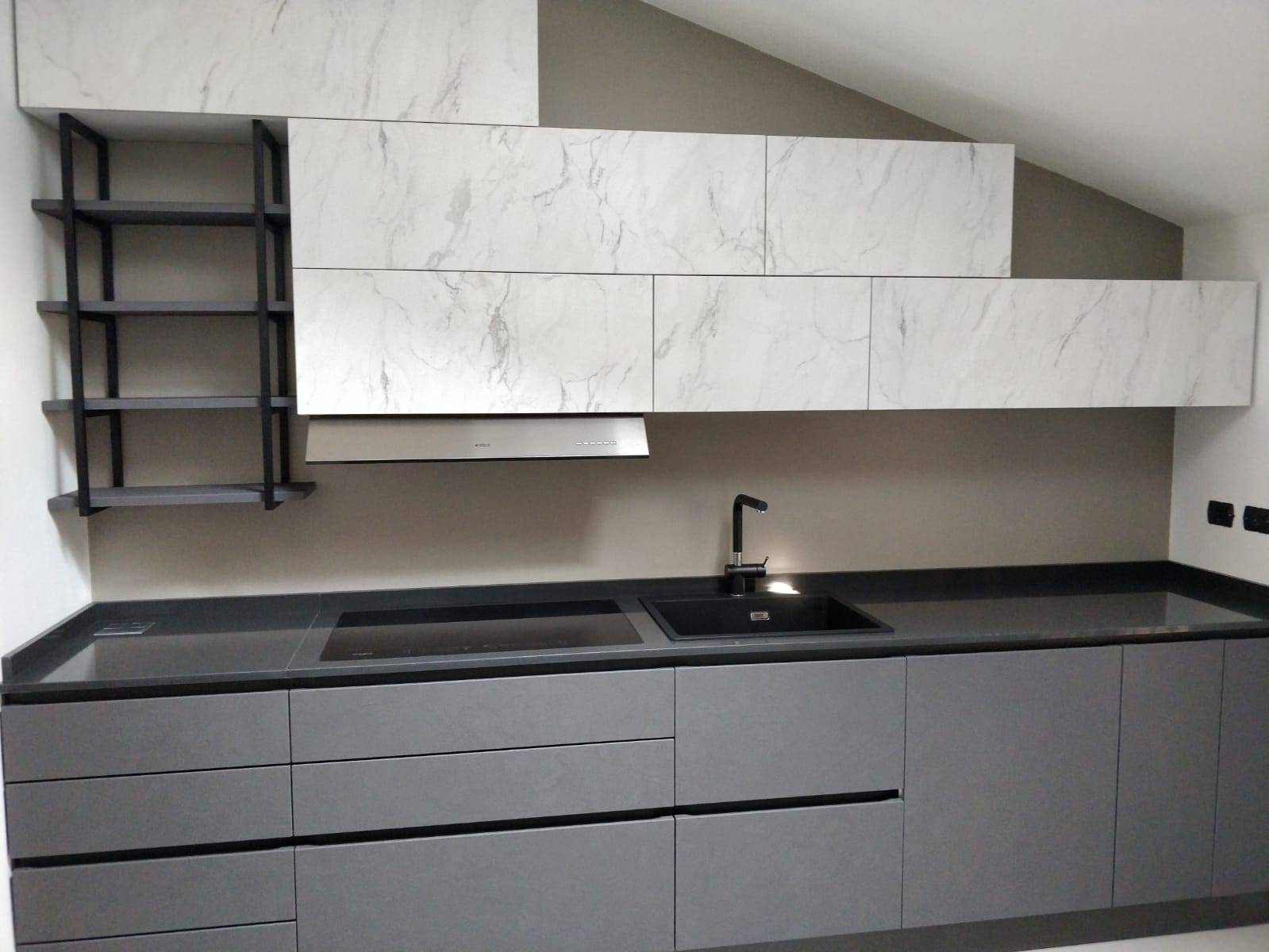 appartamento-michele-monza-e-brianza-resinnova-pavimenti-rivestimenti-resina-materia-calceterra-rivestimenti-farrow&ball-finitura-estate-emulsion (9)