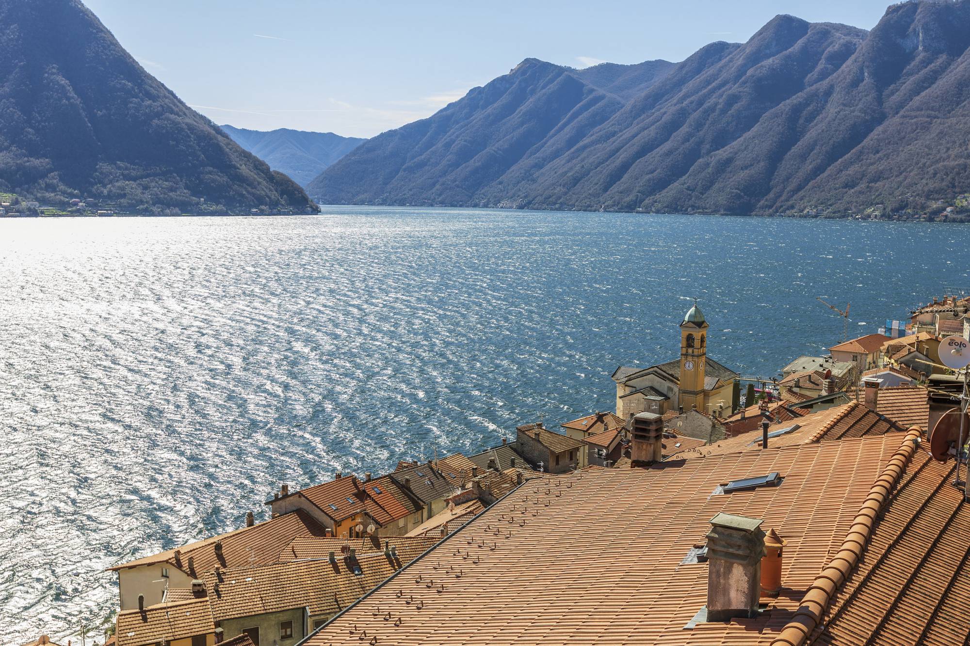 villa-clementina-resinnova-provincia-di-como-pavimenti-rivestimenti-calce-naturale-microcemento-naturale-resine-metalliche-calceterra-pastellone-monolak-finitura-dead-flat-(29)