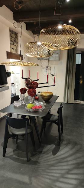 negozio-lusso-como-resinnova-pavimenti-rivestimenti-resina-materia-micrometallo-con-finitura (6)