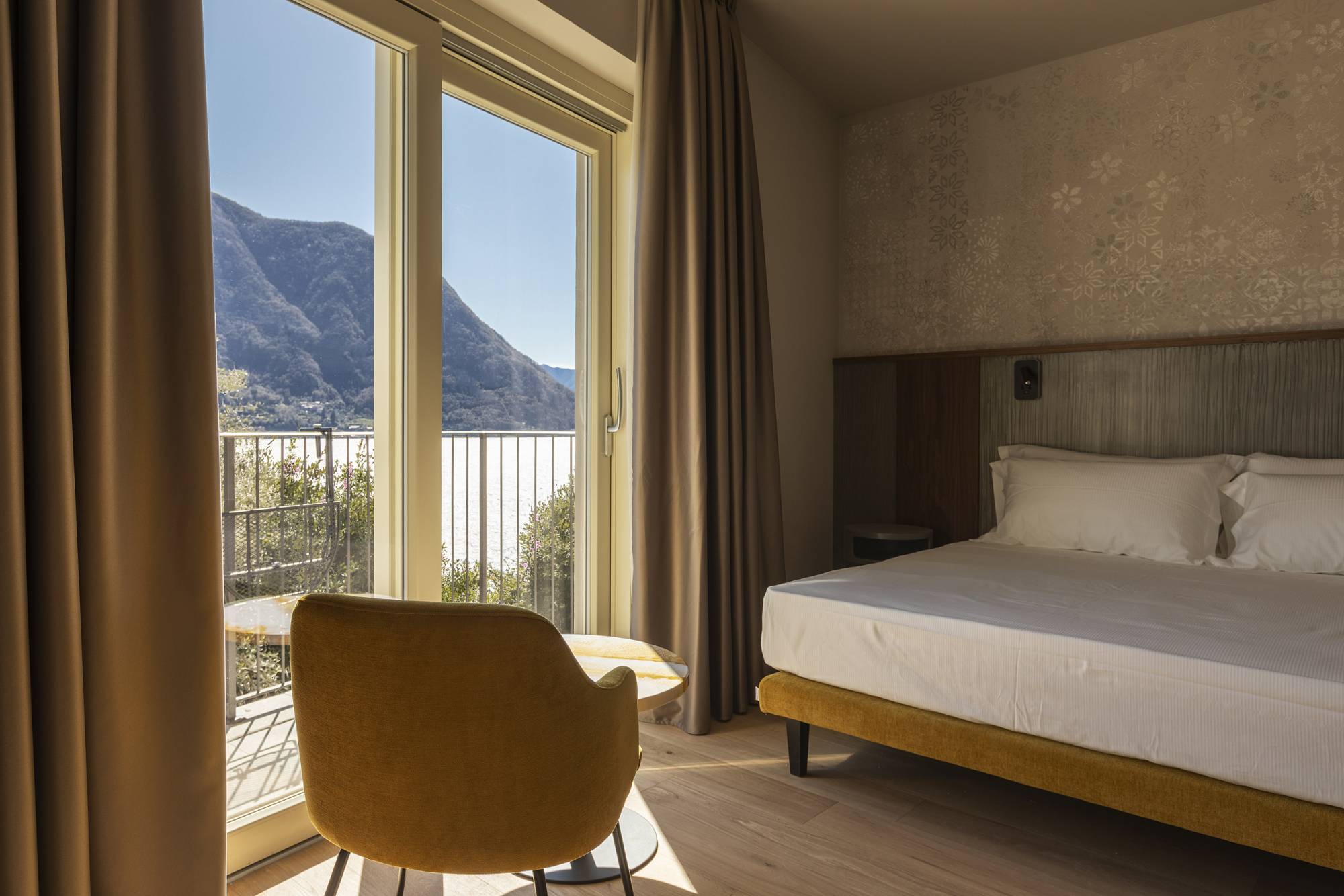 villa-clementina-resinnova-provincia-di-como-pavimenti-rivestimenti-calce-naturale-microcemento-naturale-resine-metalliche-calceterra-pastellone-monolak-finitura-dead-flat-(16)