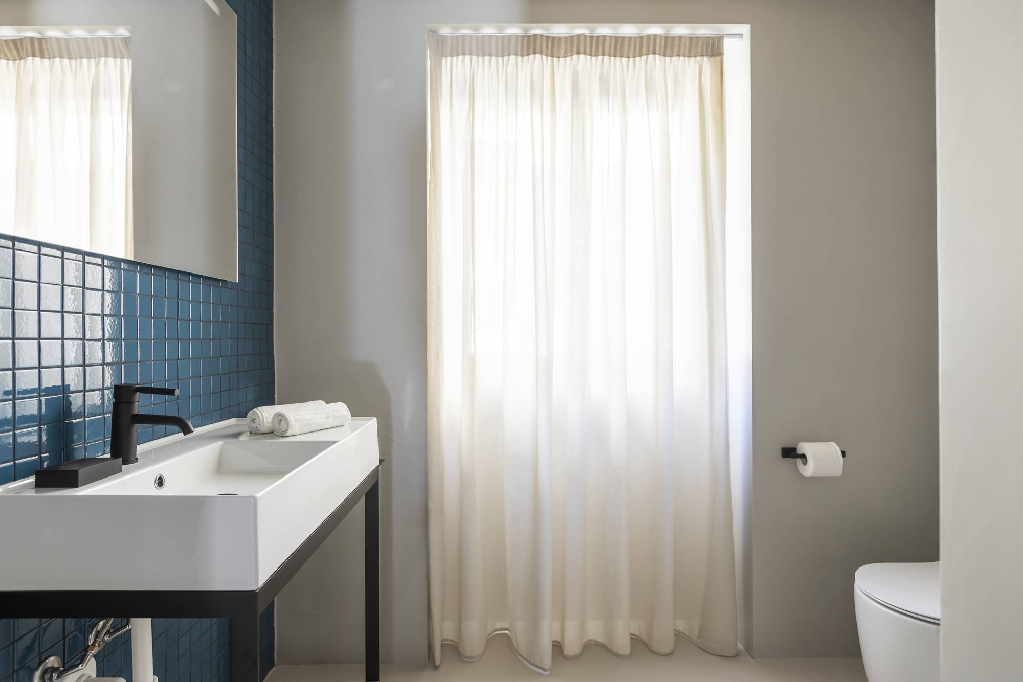 villa-clementina-resinnova-provincia-di-como-pavimenti-rivestimenti-calce-naturale-microcemento-naturale-resine-metalliche-calceterra-pastellone-monolak-finitura-dead-flat-(49)