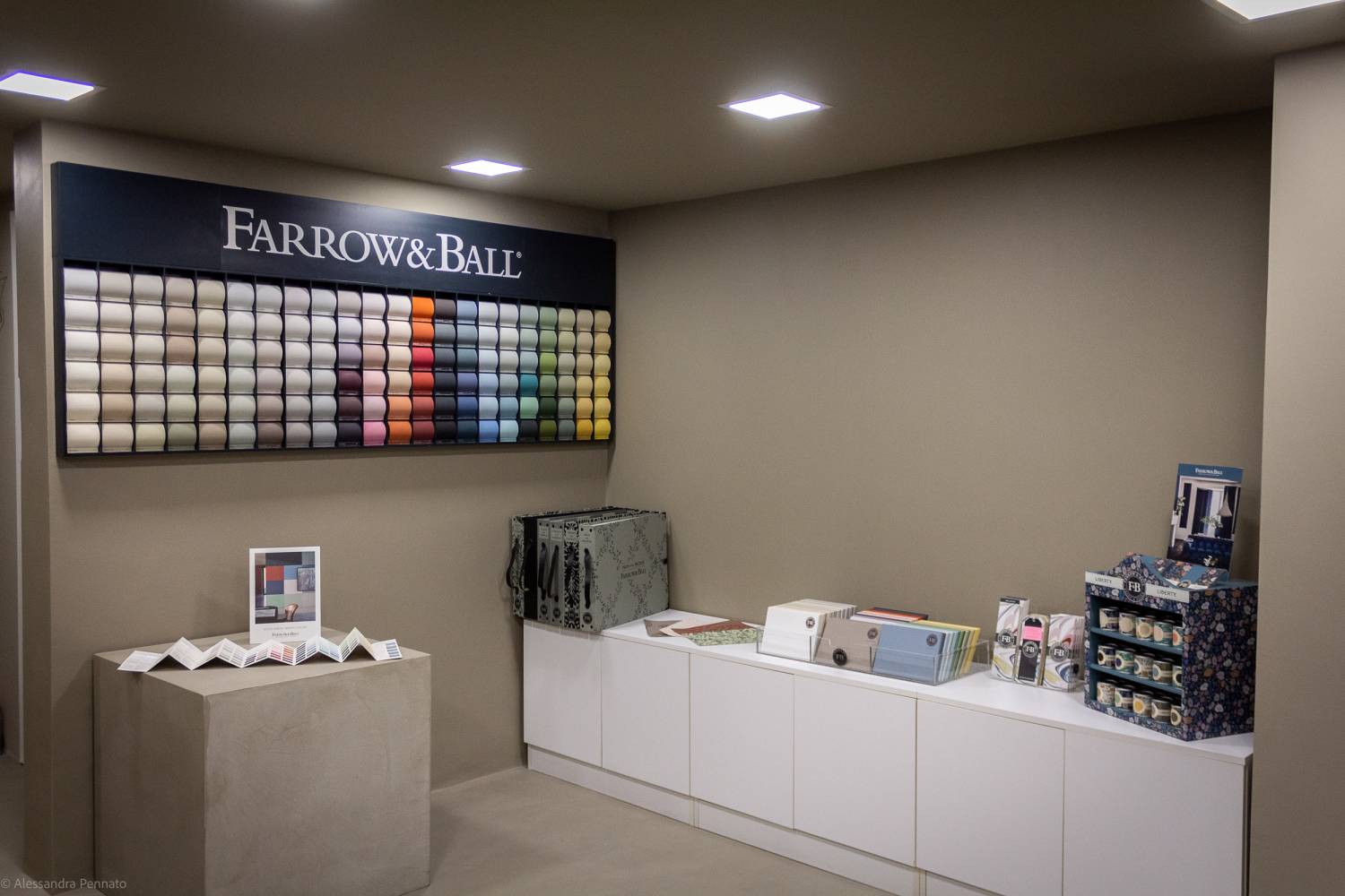 resinnova-showroom-como-pavimenti-supercifi-resina-microcementi (32)